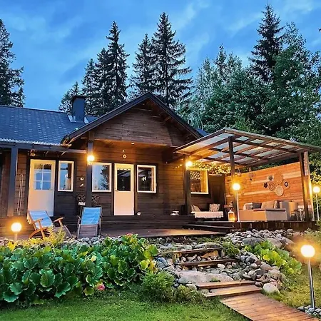 Tunnelmallinen Ilmastoitu Jaervenrantahuvila Villa Saarijarvi (Western Finland)