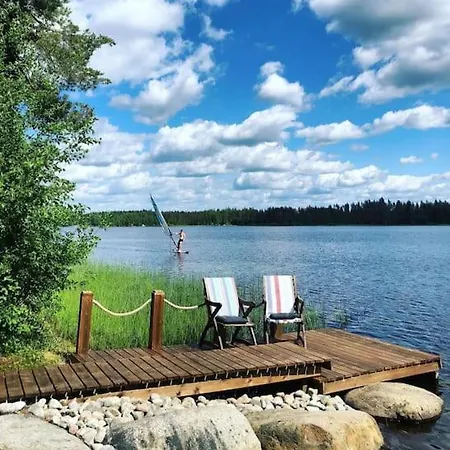 Tunnelmallinen Ilmastoitu Jaervenrantahuvila Villa Saarijarvi (Western Finland)